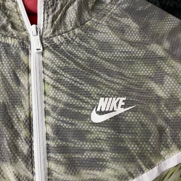 NIKE Women’s Windbreaker Jacket - Size M - Picture 2 of 5